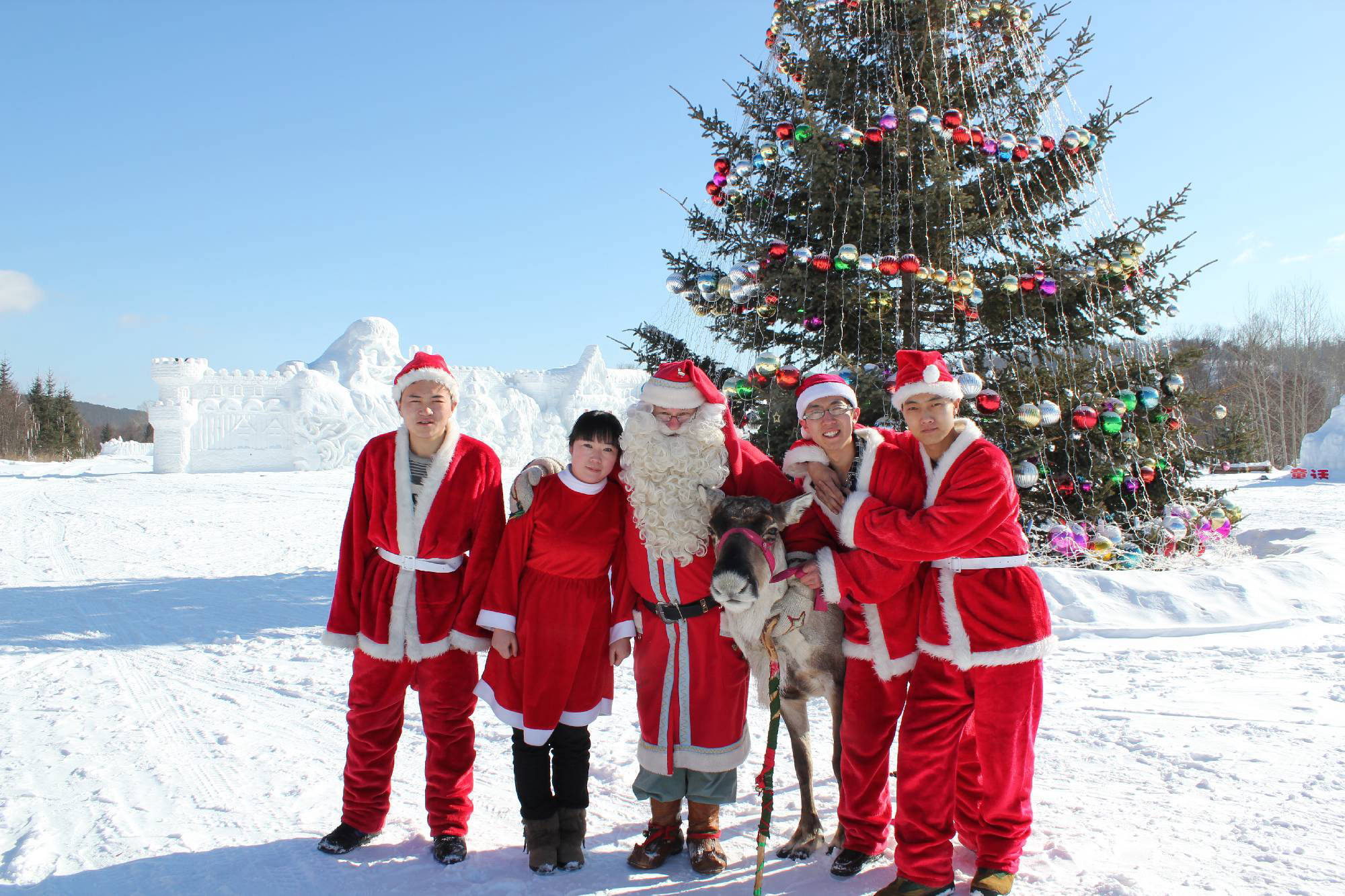 第一任芬兰圣诞老人Pekka和他的助手们